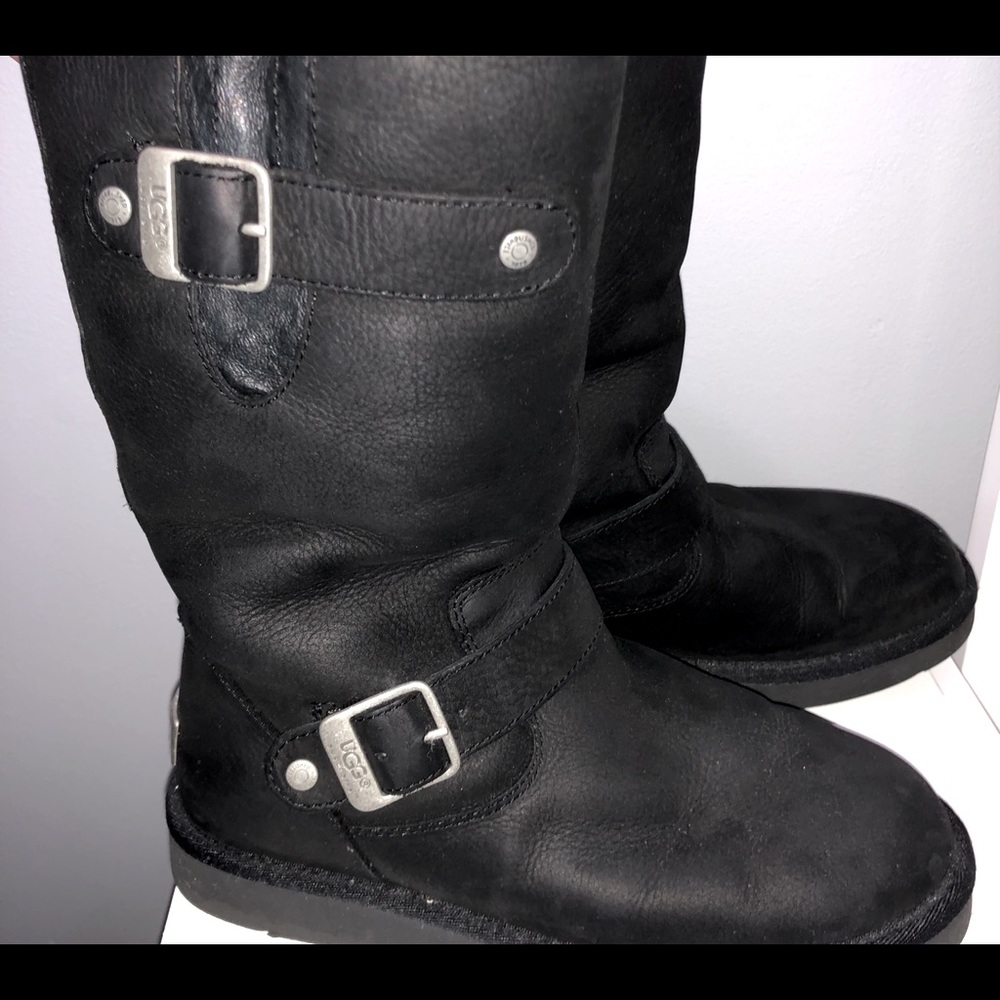 UGGS Black boot size 6